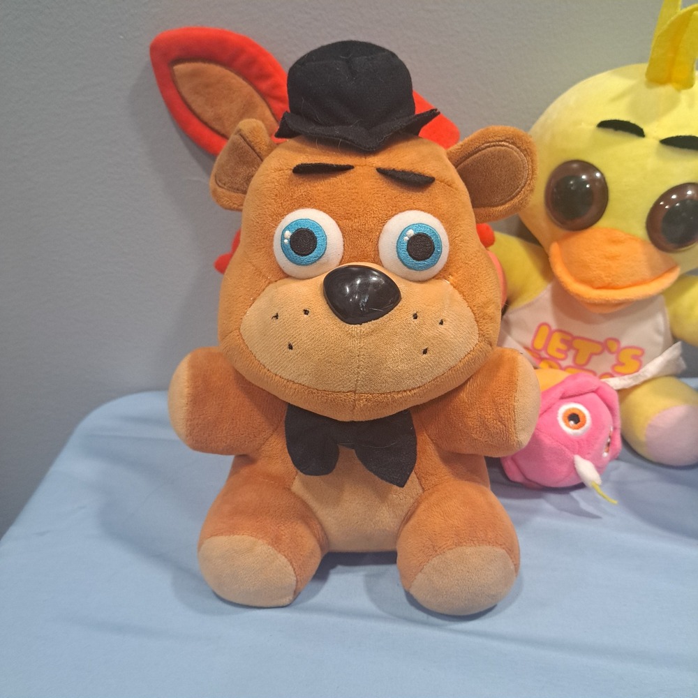 Five Nights at Freddys Plush Bundle Freddy Foxy Chica Bonnie Toy Lot FNAF Gamer - Picture 2 of 7